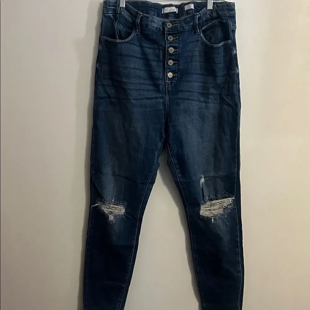 KanCan Estilo button-fly distressed Kurvy Ultra High-Rise Ankle skinny, size 32